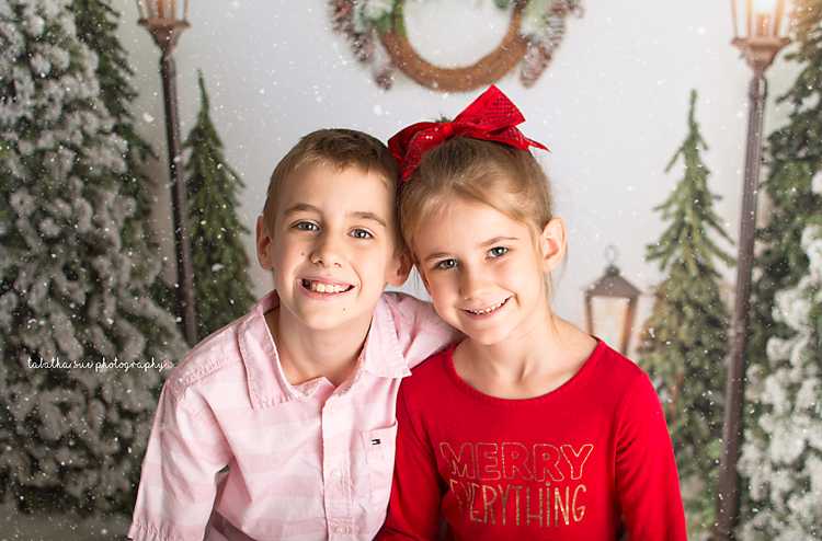 christmas-mini-session-in-parma-ohio-44134-siblings-christmas-tree-pictures-professional-studio-44134.png