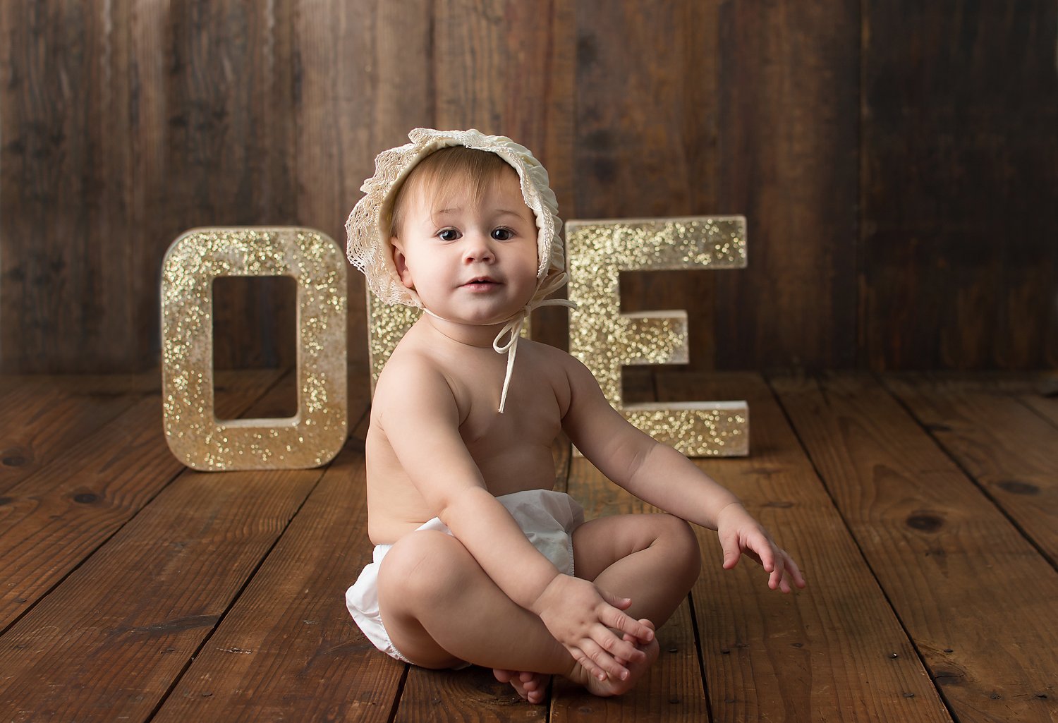 December 5 2015-Tabatha Sue Photography-Westlake Ohio-Gold Glitter One-Simple Set Up-1st Birthday Girl-Professional Portraits-Northeast Ohio-Wood Backdrop-White Diaper Cover-Vintage Bonnet.jpg