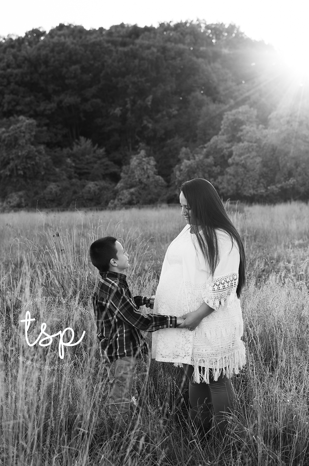MATERNITY-lifestyle-pictures-at-west-creek-reservation-in-parma-ohio-golden-hour-black-and-white.png