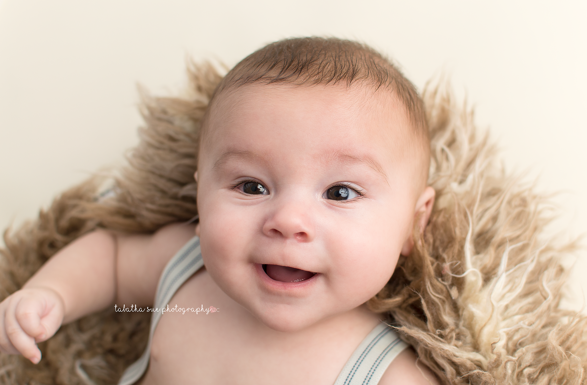 baby-boy-3-month-session-in-parma-ohio-44134-simple-professional-pictures.png