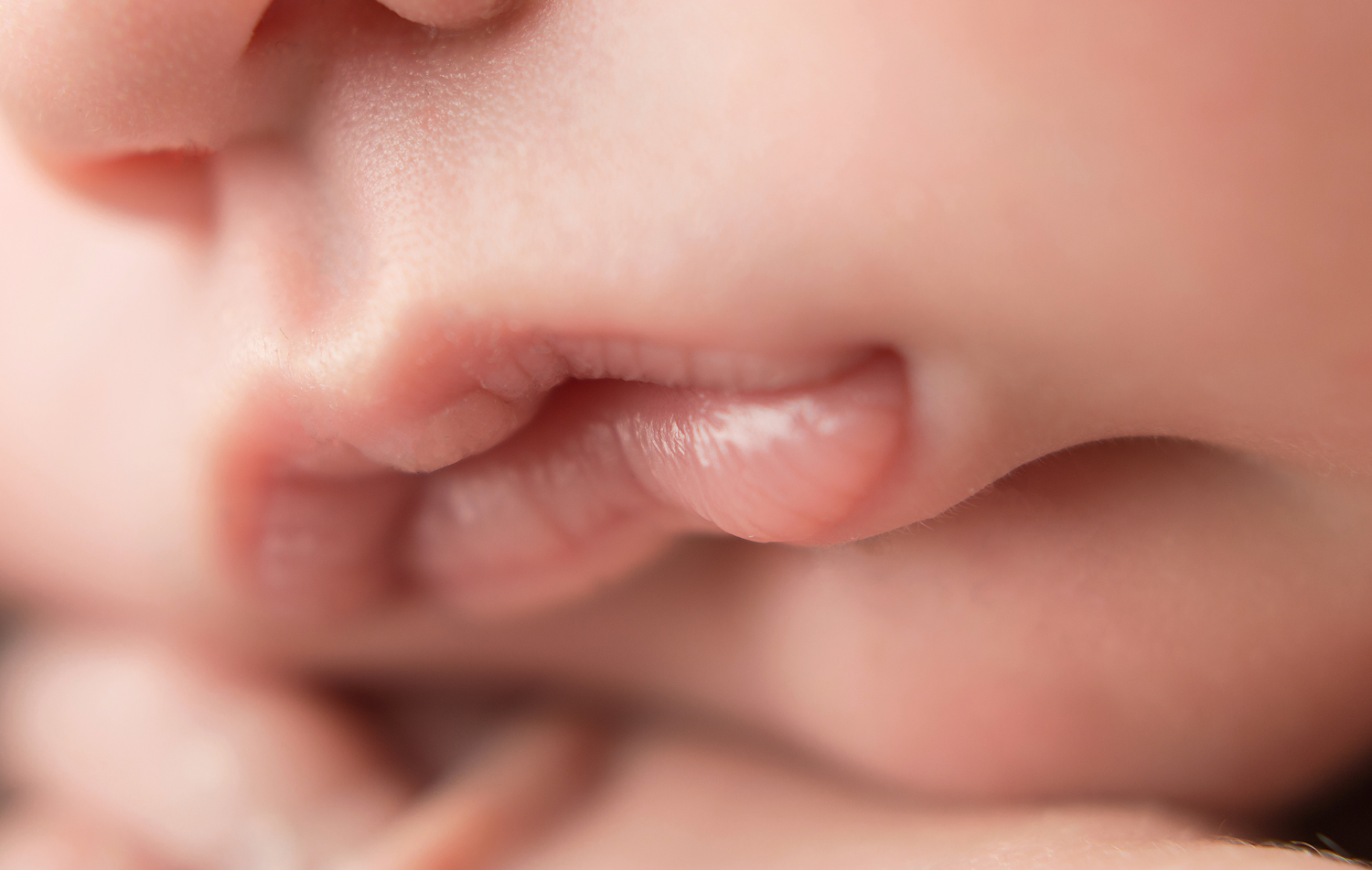 close up detail of newborn baby lips-macro shot-tabatha sue photography-photography near cleveland ohio-baby photoshoot.jpg