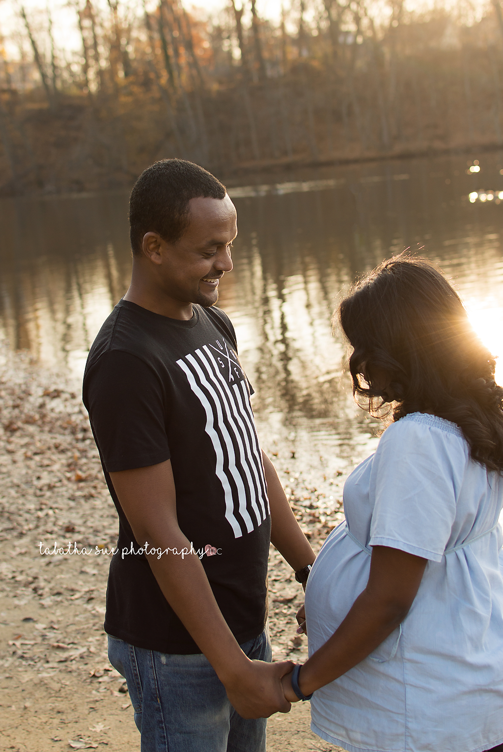 maternity-photographer-near-cleveland-ohio-maternity-session-at-lake-wallace-in-berea-ohio-pregnancy-pictures-near-the-water-the-love-in-his-eyes-professional-photographer.png