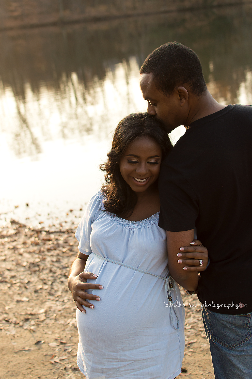 maternity-pictures-in-berea-ohio-professional-photographer-pictures-near-water-maternity-shoot-near-cleveland-ohio.png