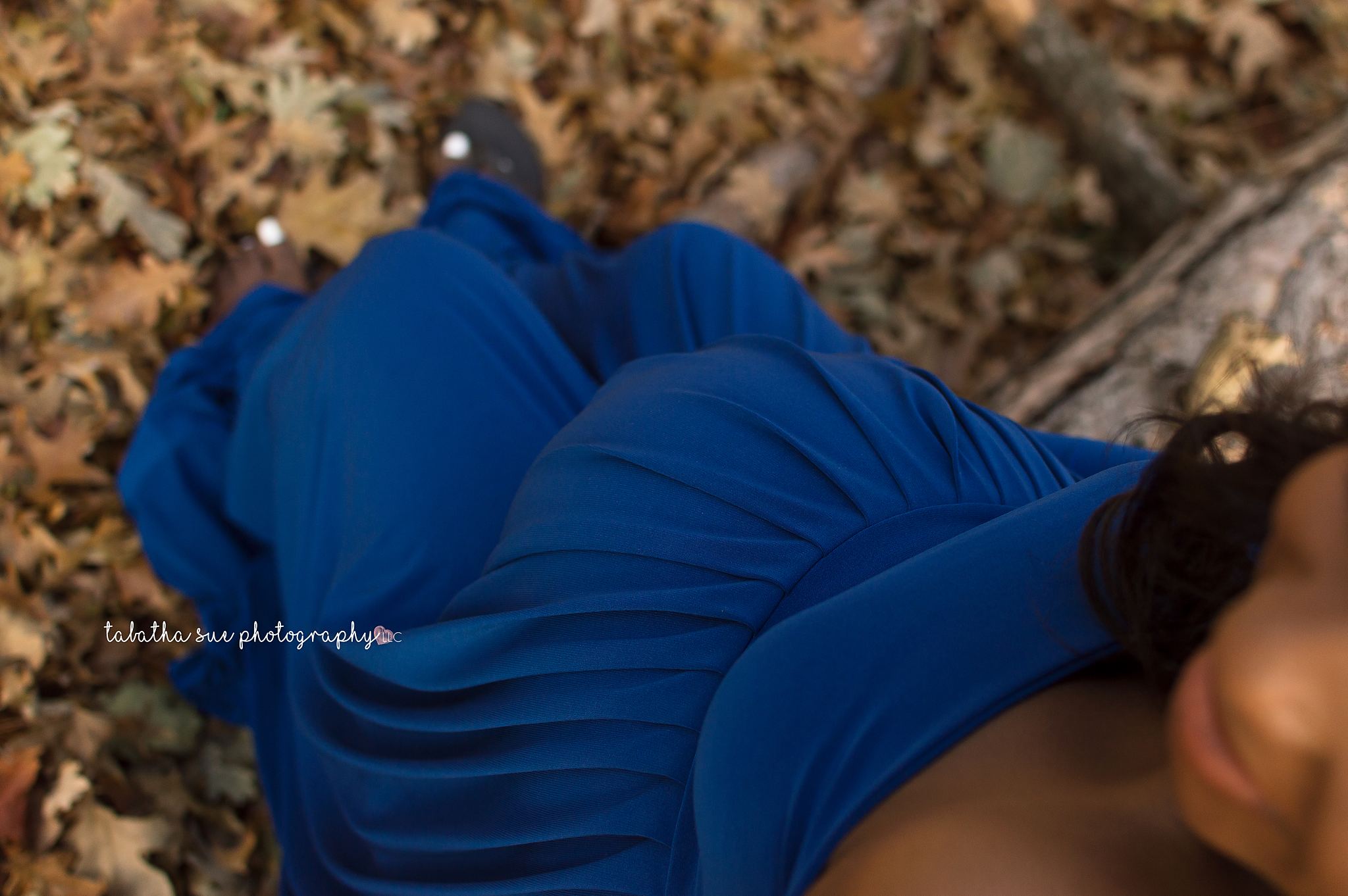 maternity-pictures-in-ohio-wallace-lake-is-the-perfect-place-for-professional-photography-pregnant-belly.png