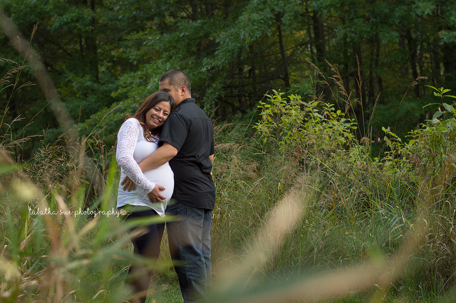maternity-pictures-near-cleveland-ohio-West-Creek-Reservation-Maternity-Picture--outdoor-maternity-photography-Couple-Mom-Dad.png