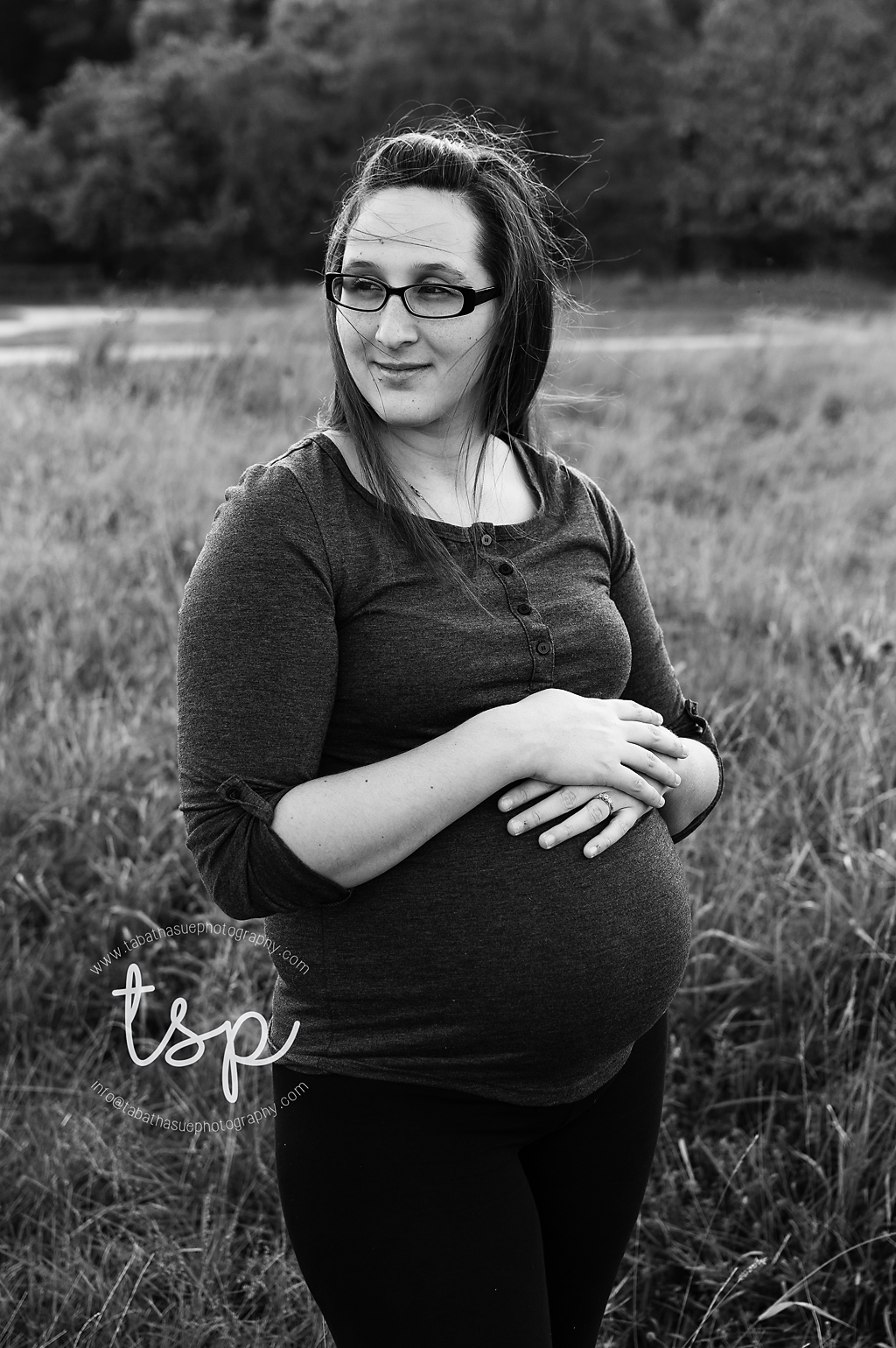 maternity-pictures-taken-at-west-creek-reservation-in-parma-ohio-lifestyle-photographer.png