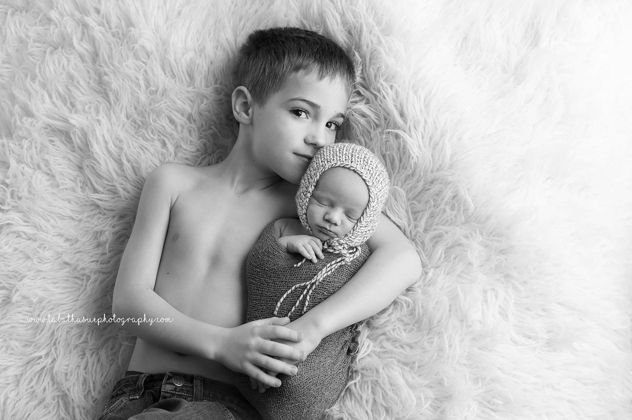 newborn-and-big-brother-sibling-photshoot-with-baby-boy-cleveland-ohio.png