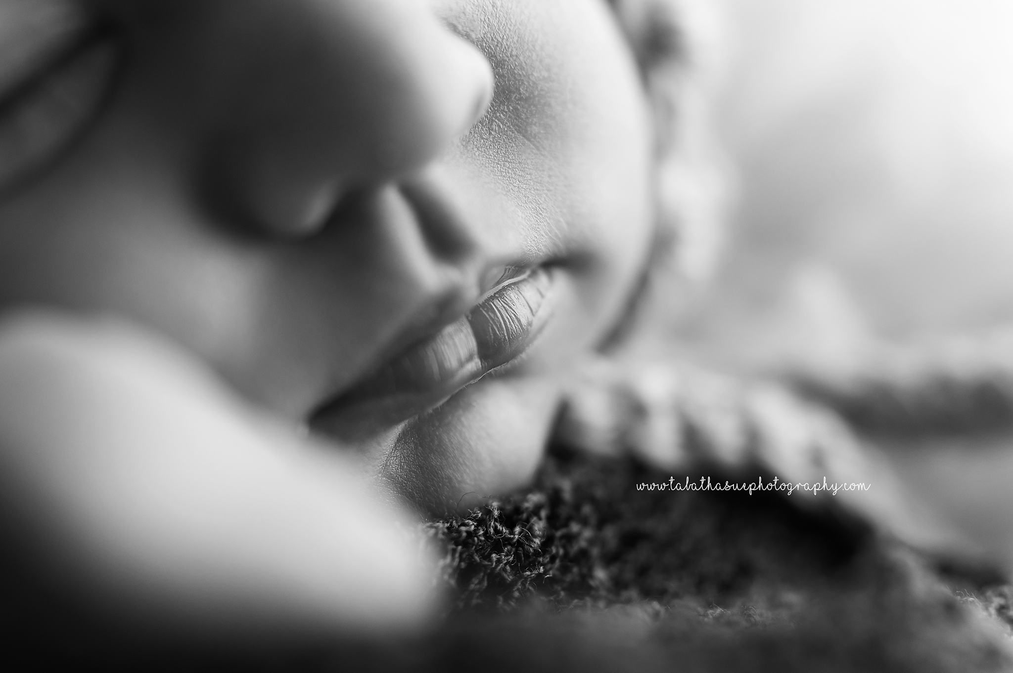 newborn-pictures-in-parma-heights-ohio-professional-photographer-in-home-studio.png