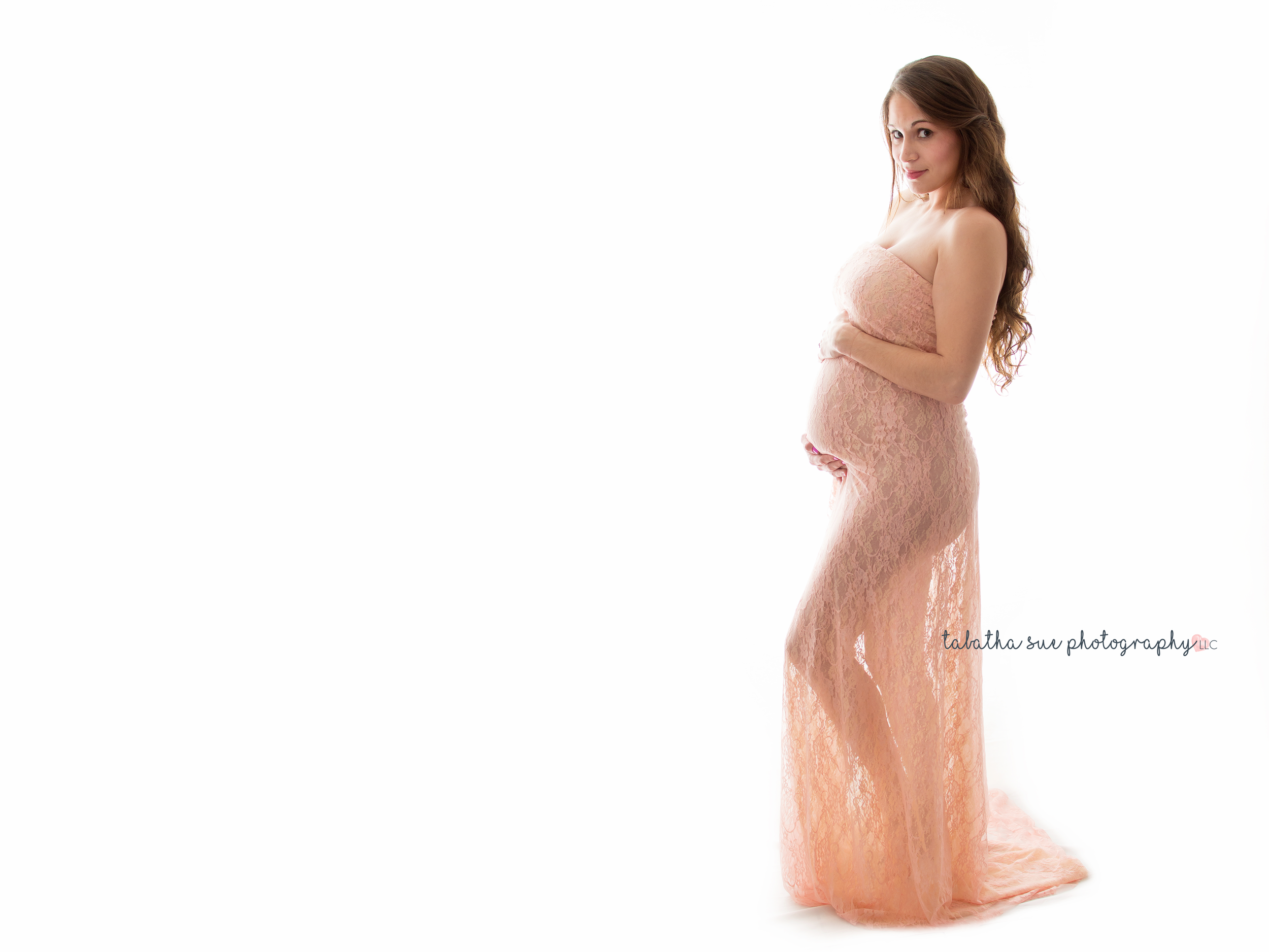 studio-maternity-pictures-in-parma-44134-northeast-ohio-simple-and-elgegant.png
