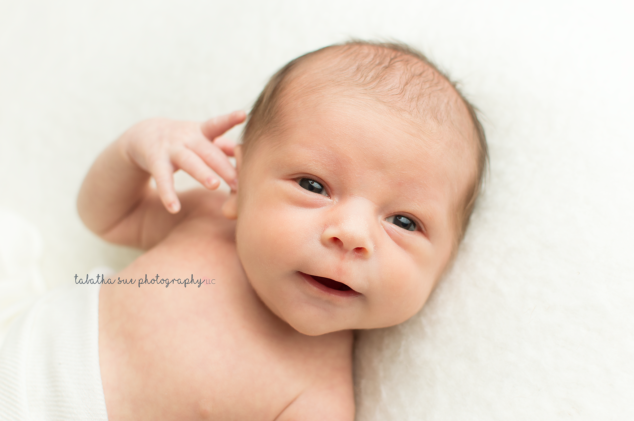 wide-awake-baby-boy-newborn-session-in-parma-ohio-2019.png
